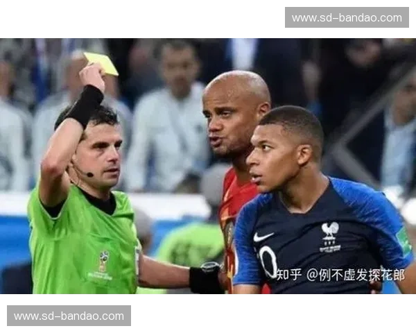 绿茵场的宿命与荣光：当“格子军团”再次撞上“高卢雄鸡”，谁才是足球世界的终极剧本？